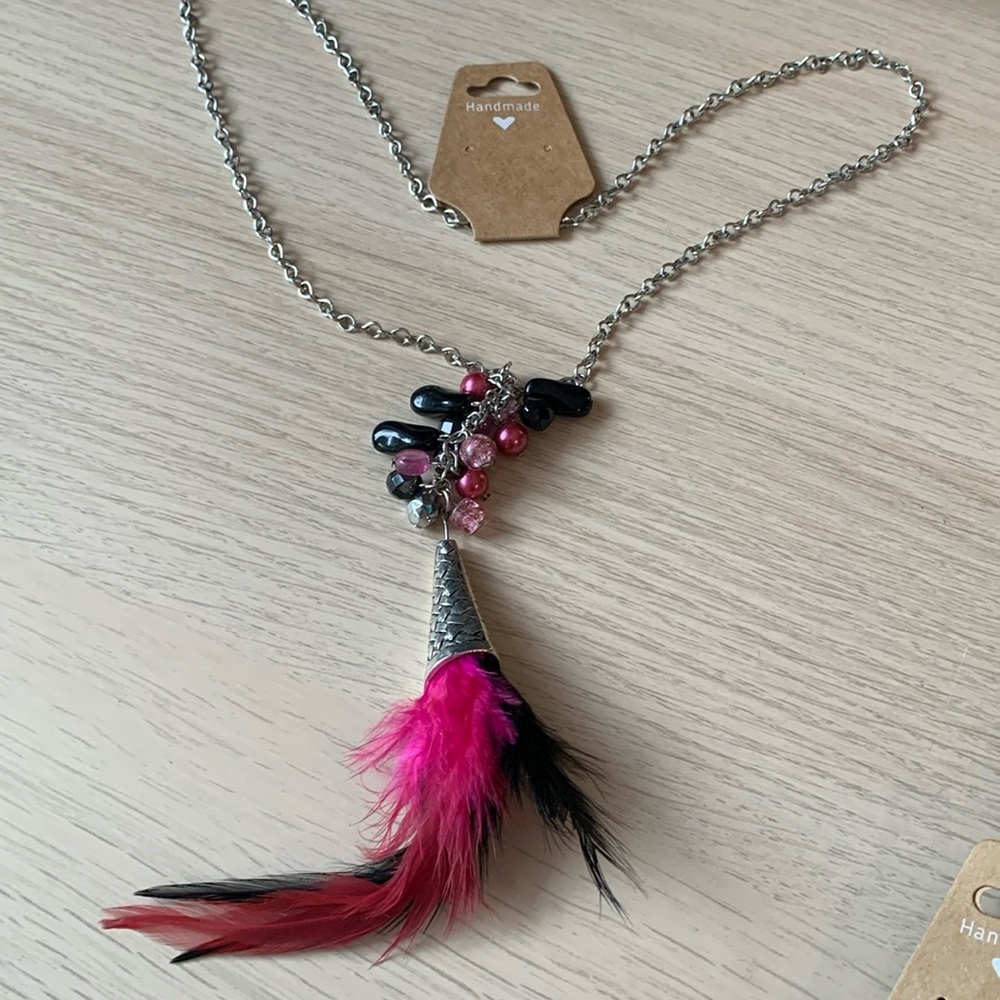 ⭐️ 5 for 20$! ⭐️ Pink and black feather necklace